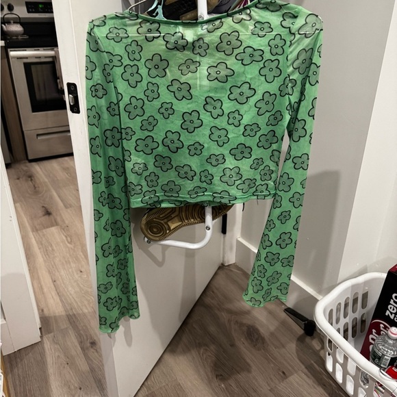 Funky green flower print mesh top from VRG girl - Picture 2 of 3